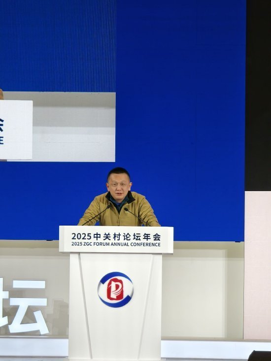 金沙江创投朱啸虎：创业公司不要浪费一分钱训练底层模型，要全力拥抱DeepSeek，要全力拥抱开源模型