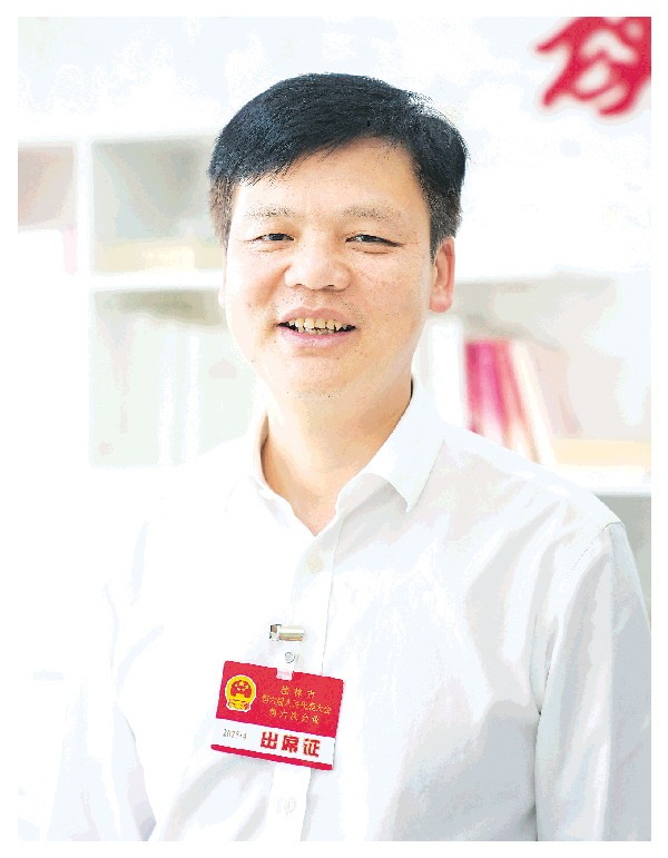 【代表专访】抓好贯彻落实 为打造世界级旅游城市作出兴安贡献 ——访市人大代表、兴安县委书记贲黄文