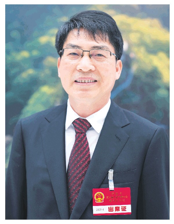 【代表专访】坚持实干为要 交出奋勇争先平乐答卷 ——访市人大代表、平乐县委书记黄强　